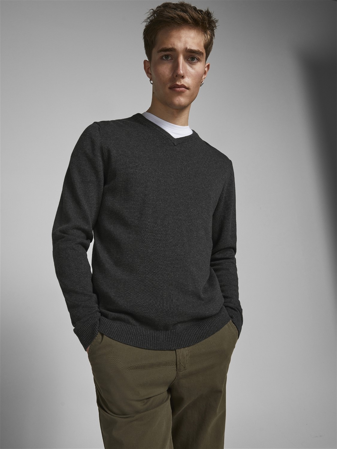 JACK & JONES Basic knit v-neck slim fit, heren pullover katoen met V-hals, donkergrijs melange