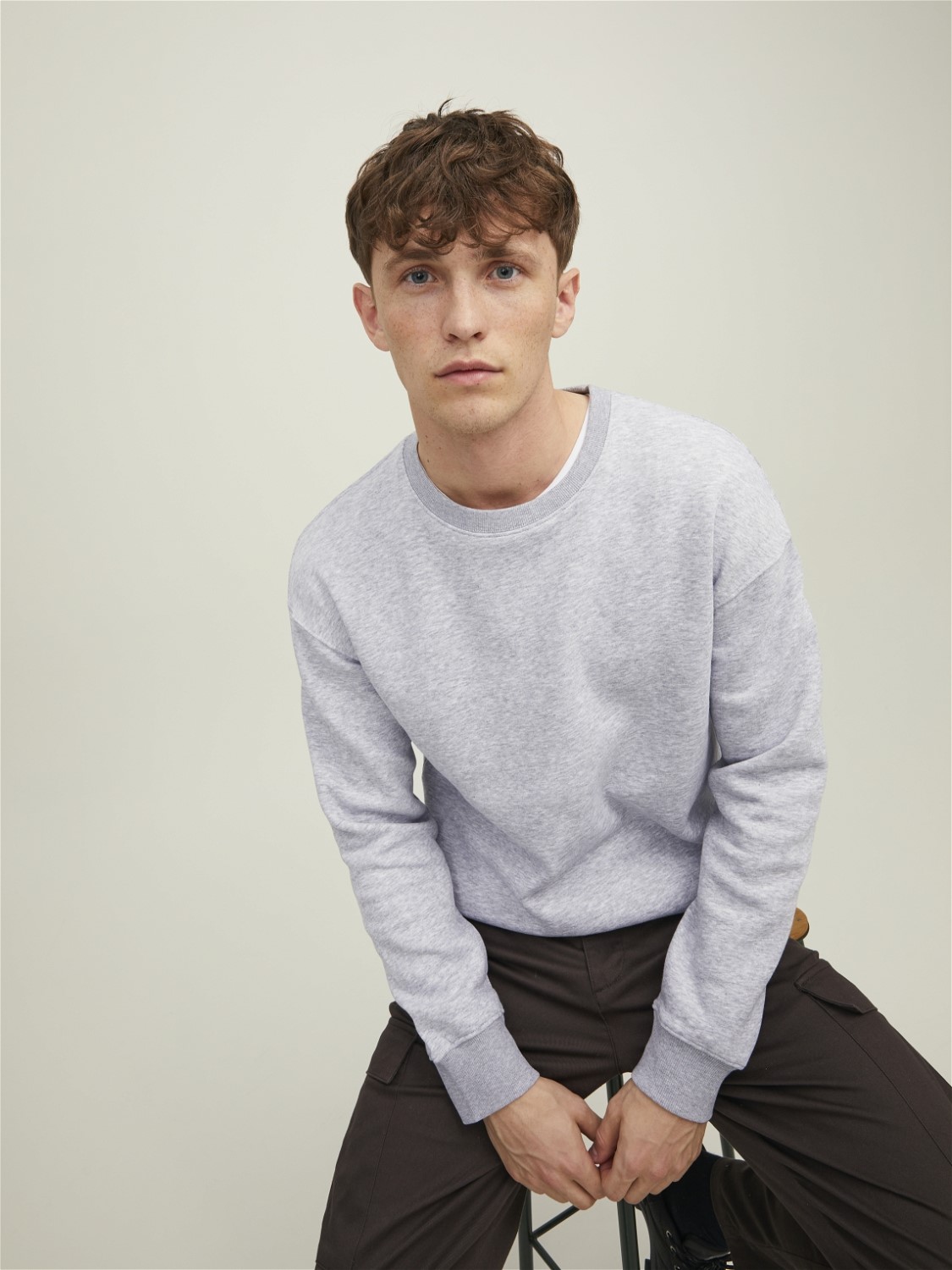 JACK & JONES Star basic sweat crew neck regular fit, heren sweatshirt katoenmengsel met O-hals, lichtgrijs melange