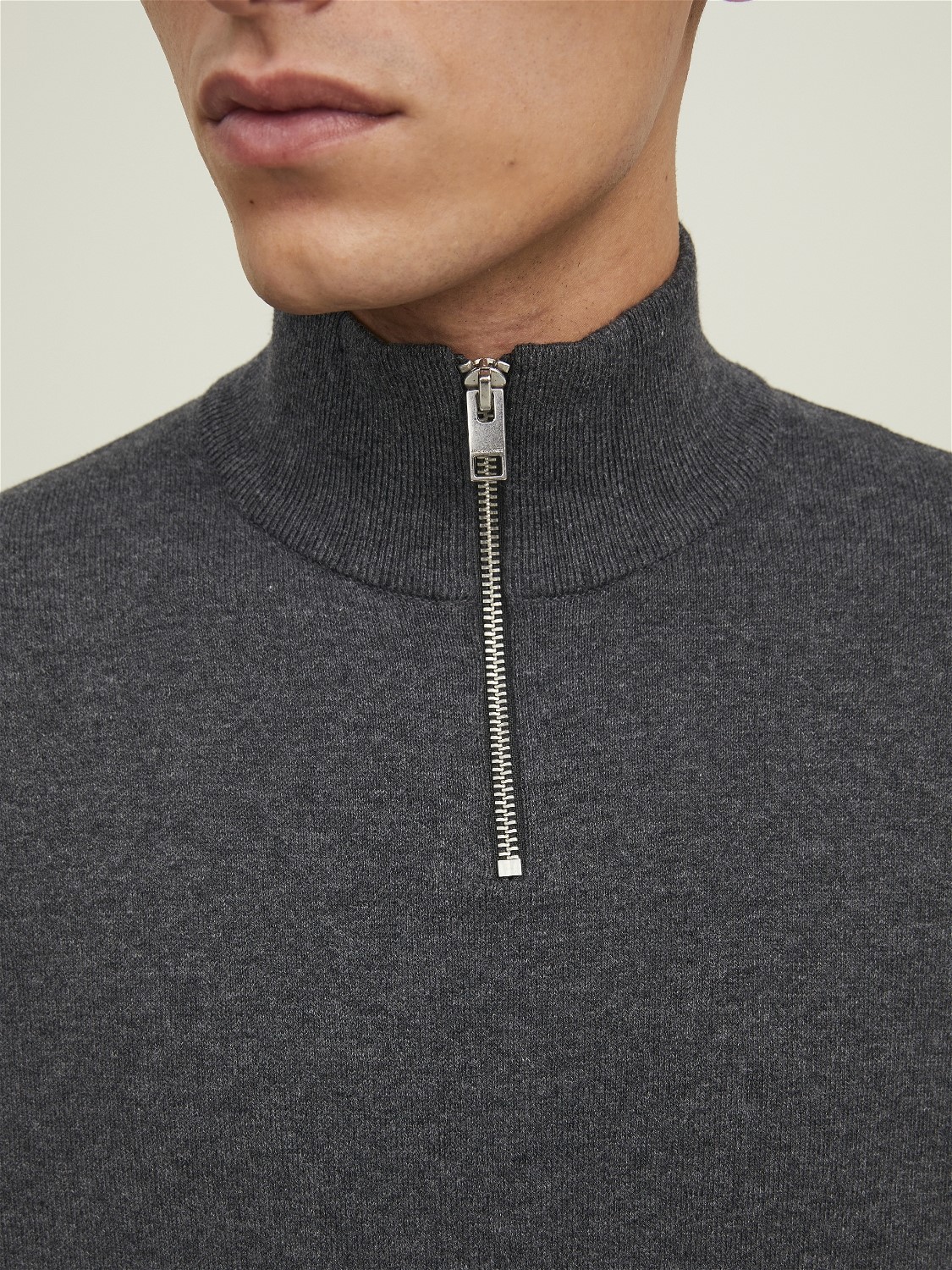 JACK & JONES Emil knit half zip slim fit, heren schipperstrui viscosemengsel met opstaande boord, donkergrijs melange